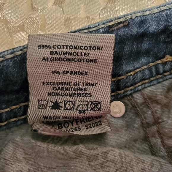 Silver Jeans Sam Boyfriend Distressed Capris - Picture 11 of 12